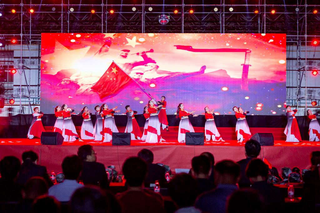 《南湖的船 党的摇篮》