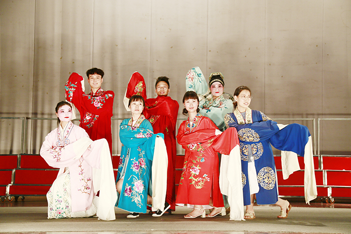 演员与学生互动