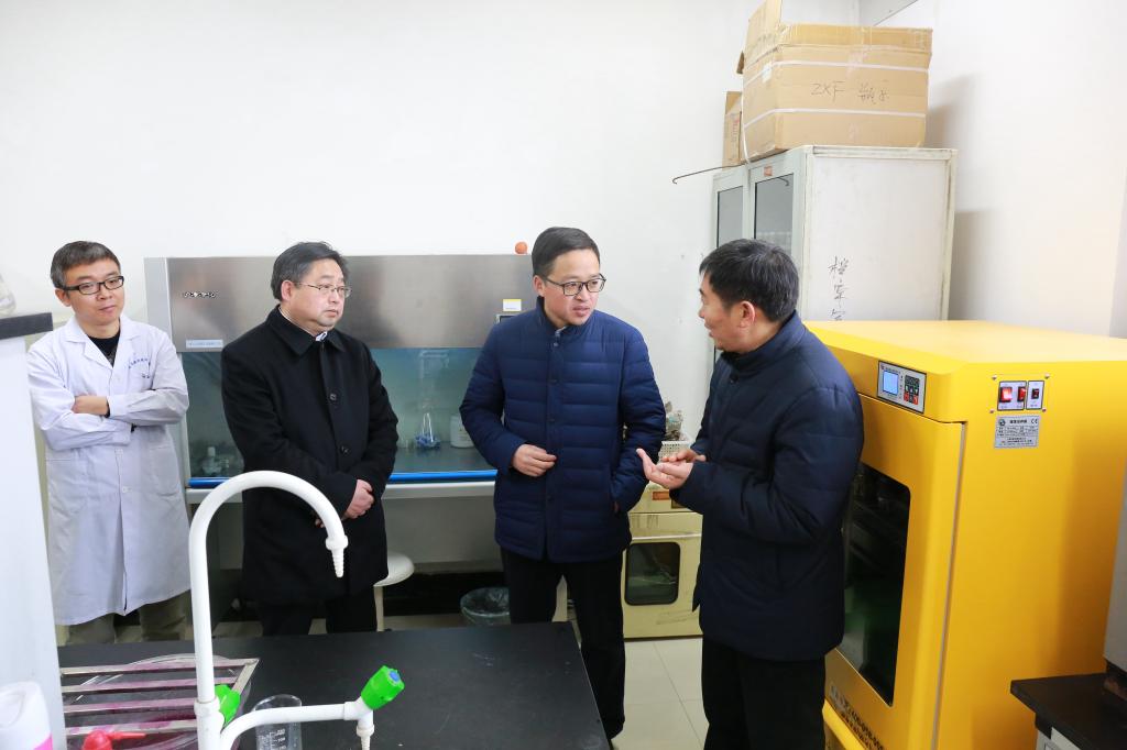 陈维忠听取pg电子官网酒类人才培养情况汇报