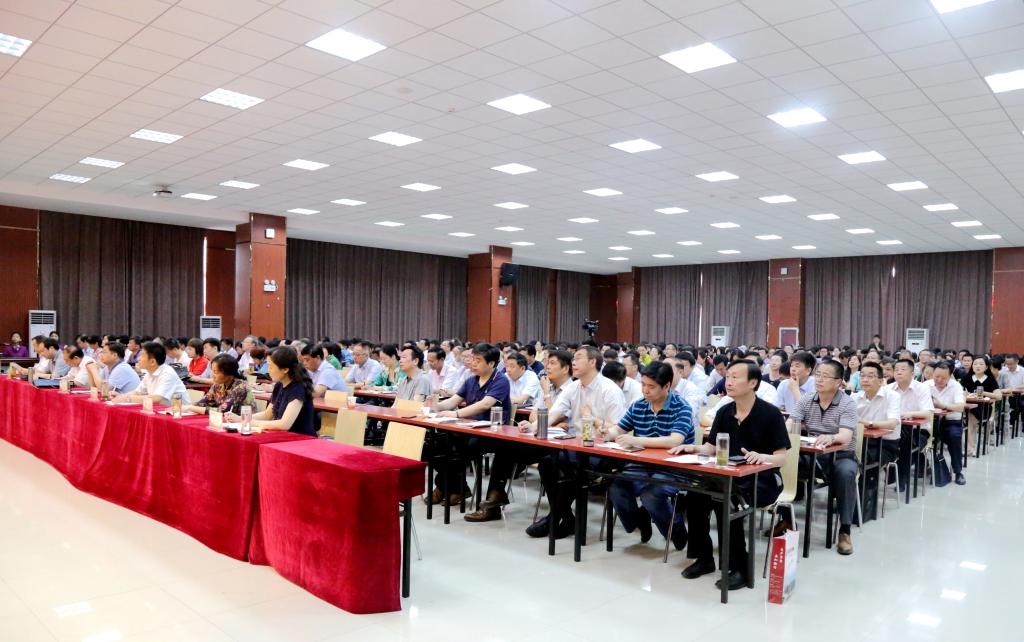报告会现场(二)