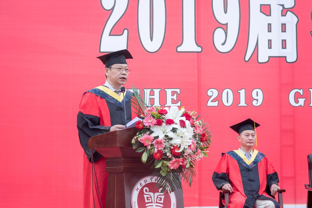 李波宣读表彰决定