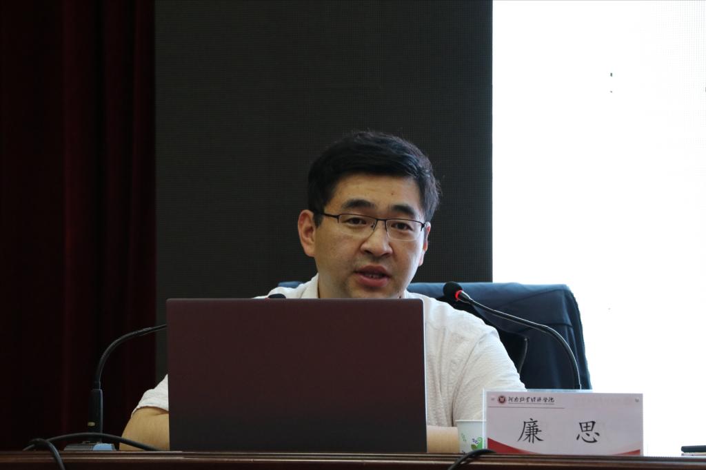 为pg电子官网“青马班”学员作专题报告