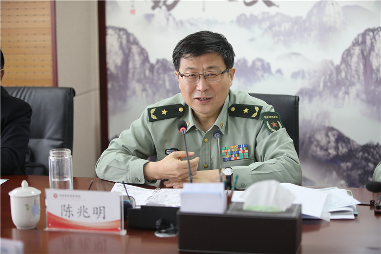 省军区司令员陈兆明讲话
